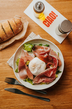 PROSCIUTTO & BURRATA