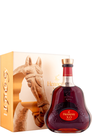 Hennessy XO v Kartóne Art by Xu Zhen