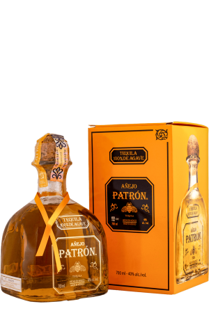 Patrón Añejo v Kartóne