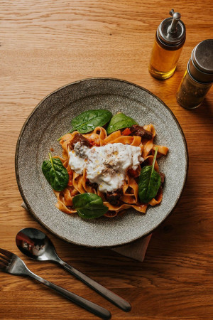 TAGLIATELLE  RAGÙ DI MANZO